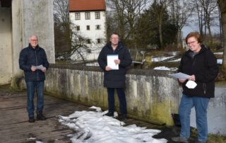 Auf dem Bild zu sehen: von links: Reiner Krauße Stefan Wolters sowie Dorothea Stauvermann.